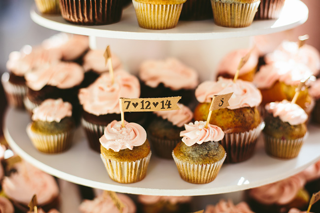 Cupcakes with kraft tags